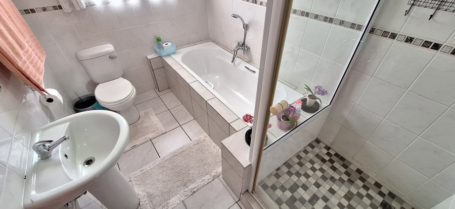 3 Bedroom Property for Sale in Albertinia Western Cape